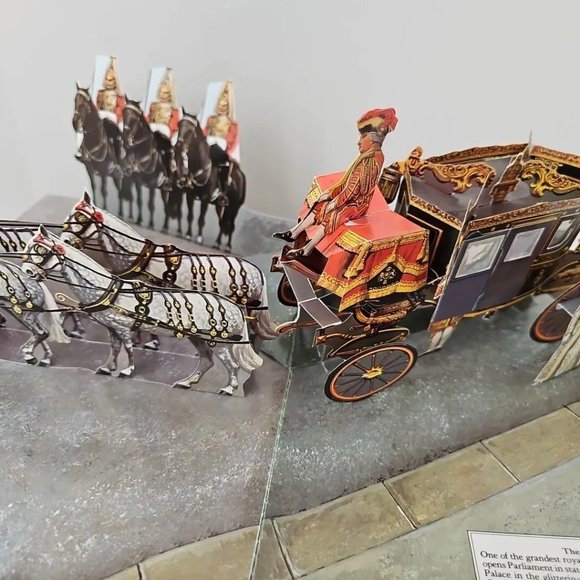 The Royal Family (Princess Diana) Pop-Up Book Patrick Montague Smith - Picture 2 of 9